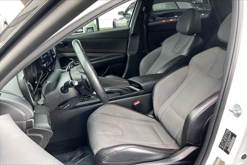 2022 Hyundai Elantra - Image 8