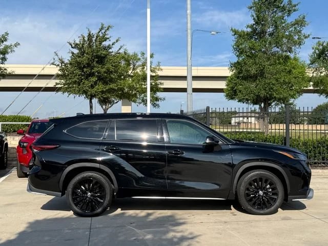 2025 Toyota Highlander - Image 4