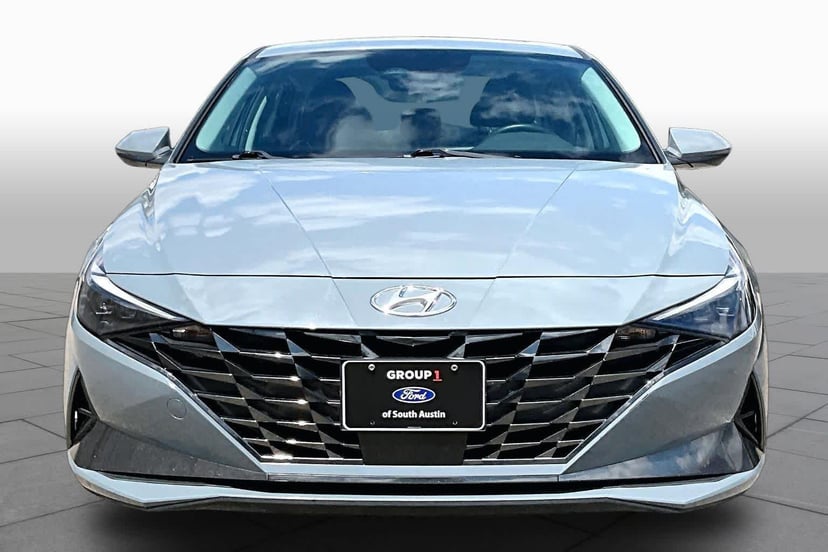 2022 Hyundai Elantra - Image 4