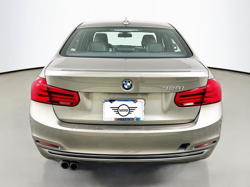 2016 BMW 3 Series - Image 6