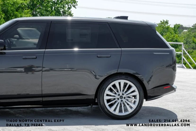 2026 Land Rover Range Rover - Image 13