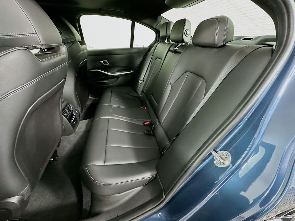 2025 BMW 3 Series - Image 25