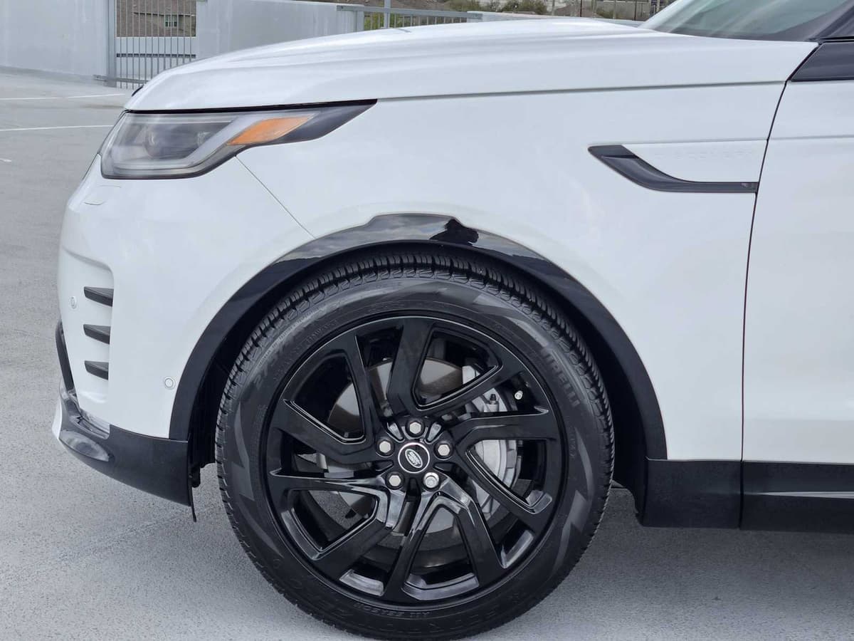 2025 Land Rover Discovery - Image 9