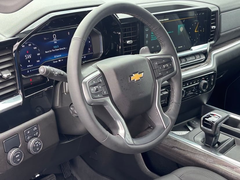 2025 Chevrolet Silverado 1500 - Image 9