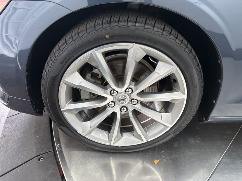 2020 Volvo V60 - Image 13