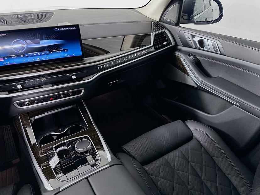 2024 BMW X7 - Image 24