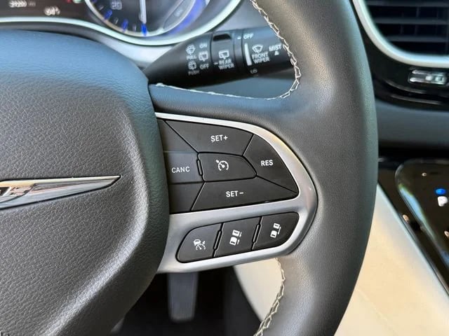 2024 Chrysler Pacifica - Image 12