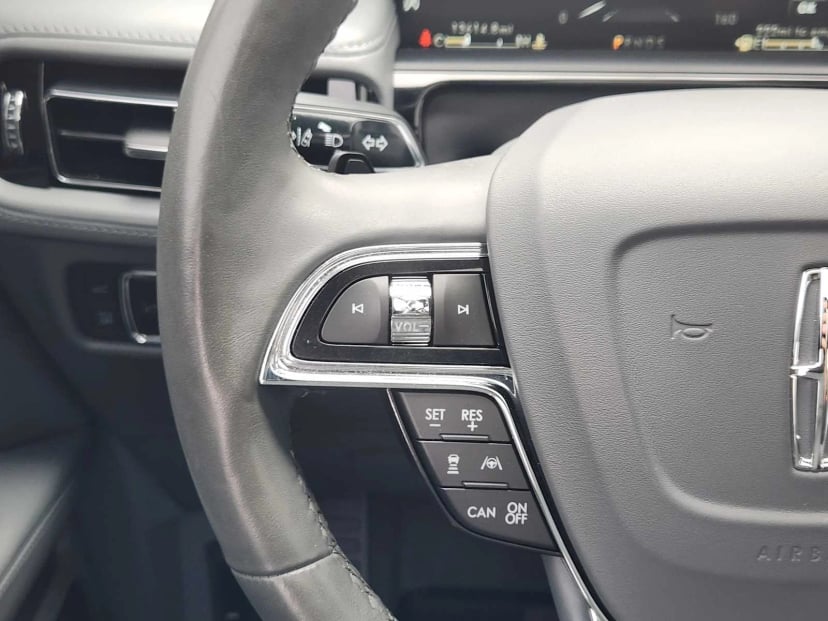 2022 Lincoln Nautilus - Image 27