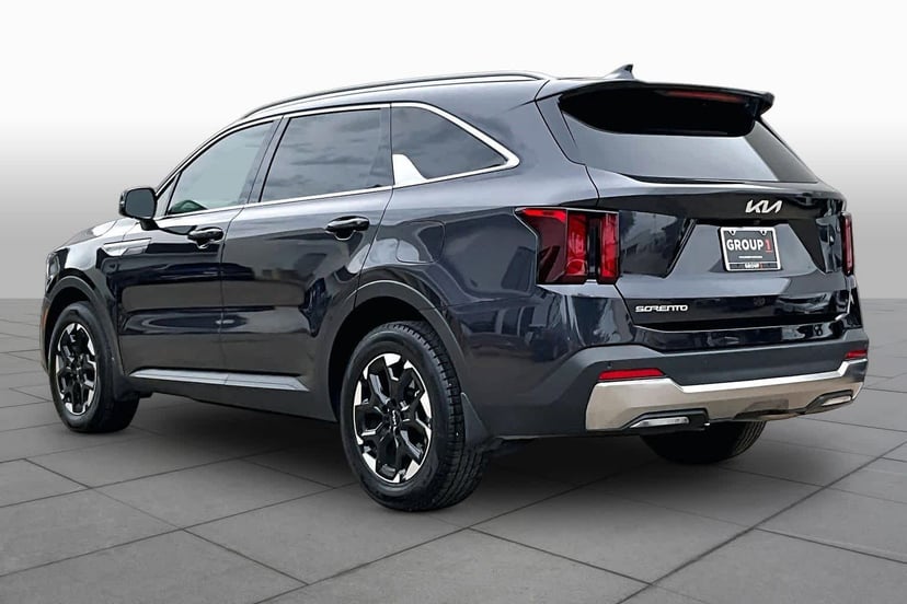2025 Kia Sorento - Image 12