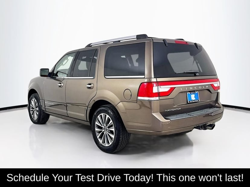 2017 Lincoln Navigator - Image 5