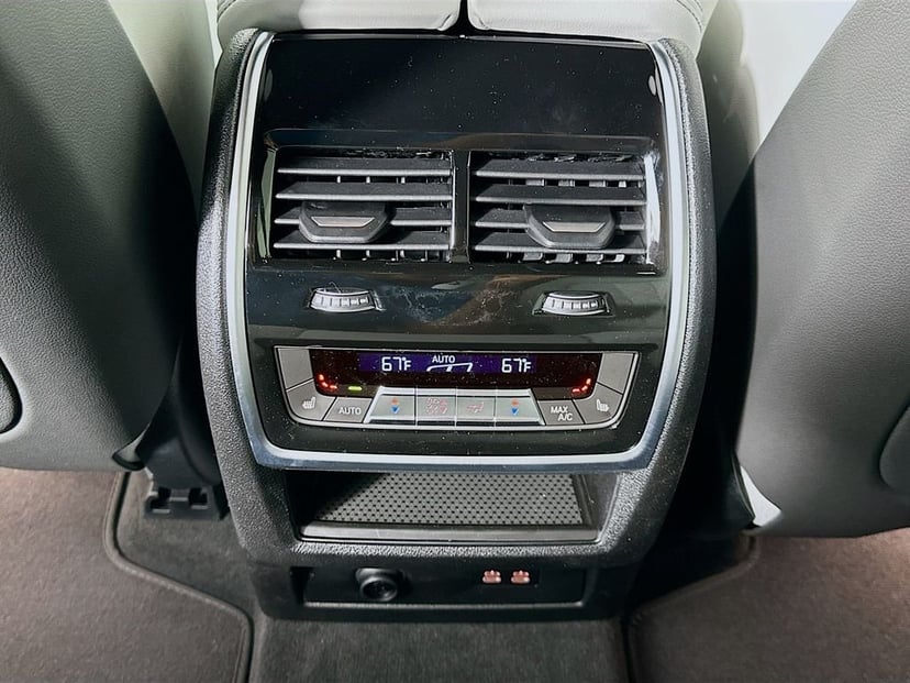 2026 BMW X7 - Image 18