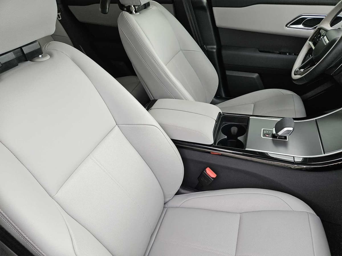 2025 Land Rover Range Rover Velar - Image 12