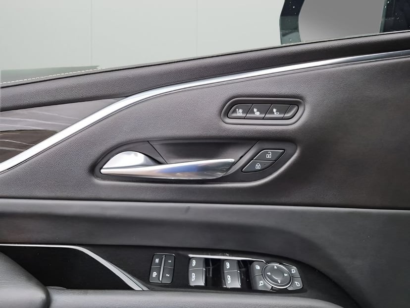 2021 Cadillac Escalade - Image 29