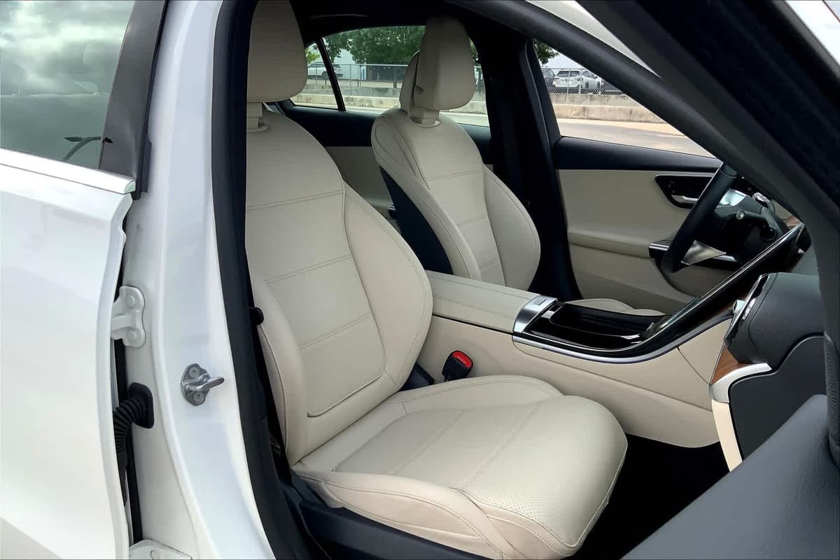 2023 Mercedes-Benz C 300 - Image 8