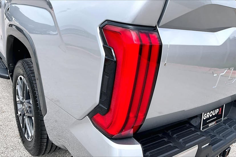 2022 Toyota Tundra - Image 28