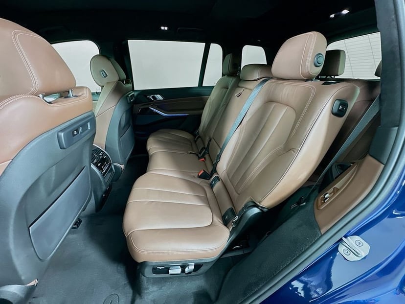 2020 BMW X7 - Image 25