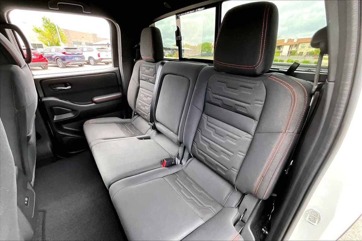 2025 Nissan Frontier - Image 21
