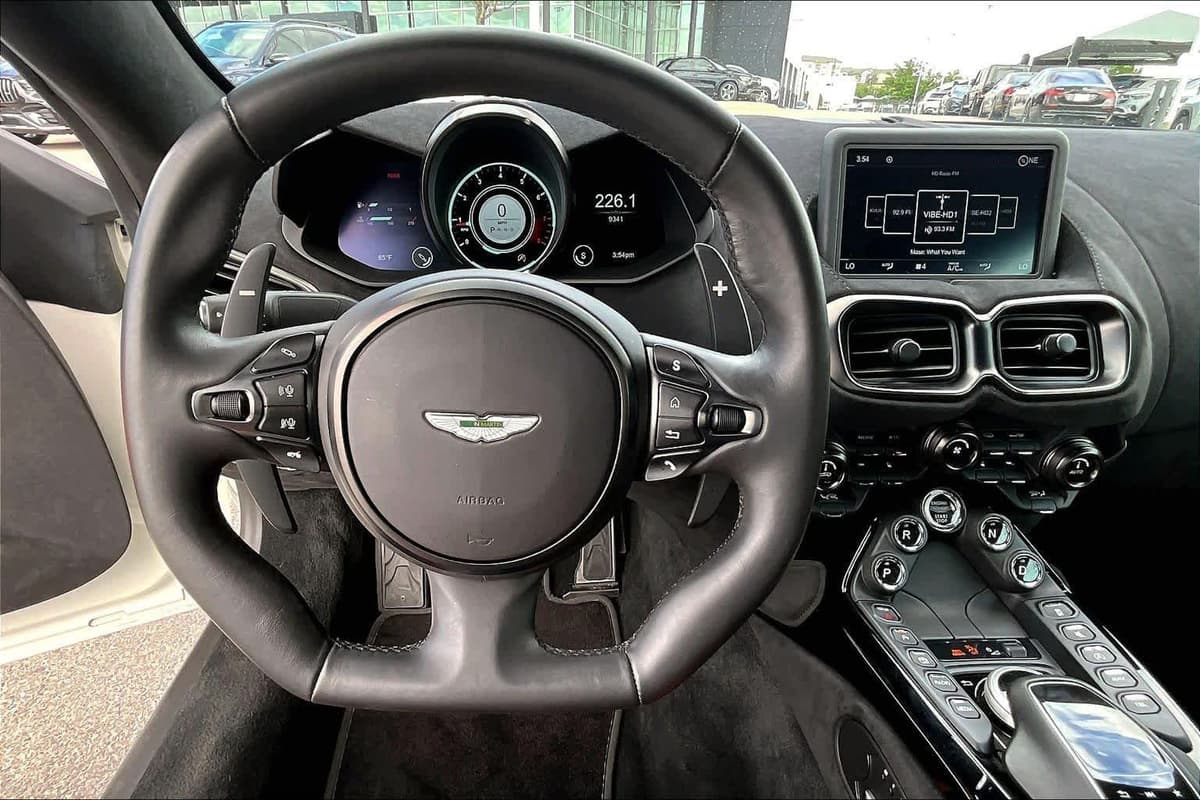 2020 Aston Martin Vantage - Image 9