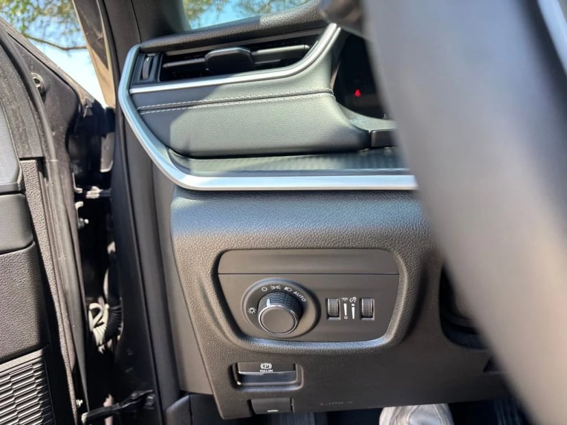 2024 Jeep Grand Cherokee - Image 14