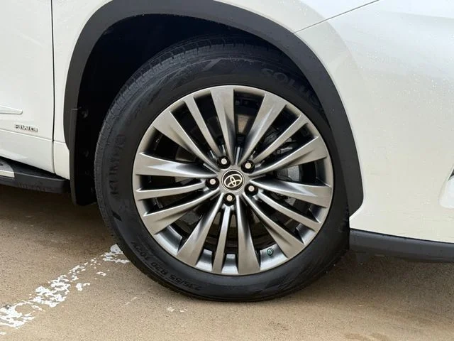 2021 Toyota Highlander Hybrid - Image 2