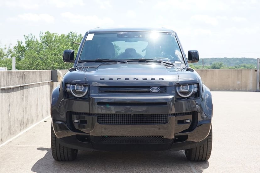 2026 Land Rover Defender 110 - Image 3