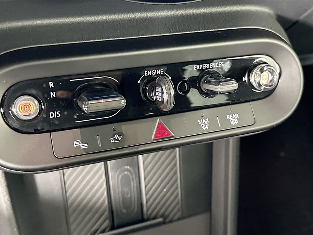 2025 MINI John Cooper Works - Image 15