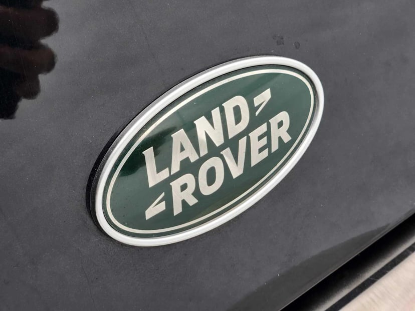 2022 Land Rover Defender - Image 11