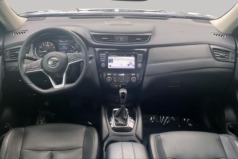 2017 Nissan Rogue - Image 16