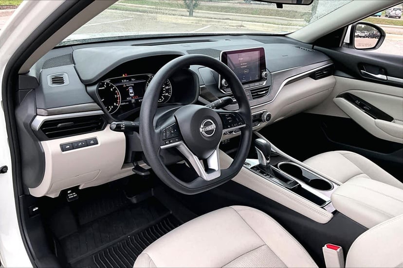2023 Nissan Altima - Image 18