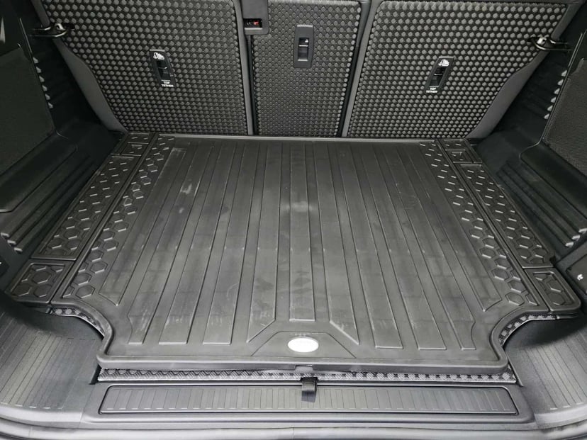2026 LAND ROVER Defender 110 - Image 33