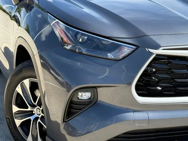 2025 Toyota Highlander - Image 2