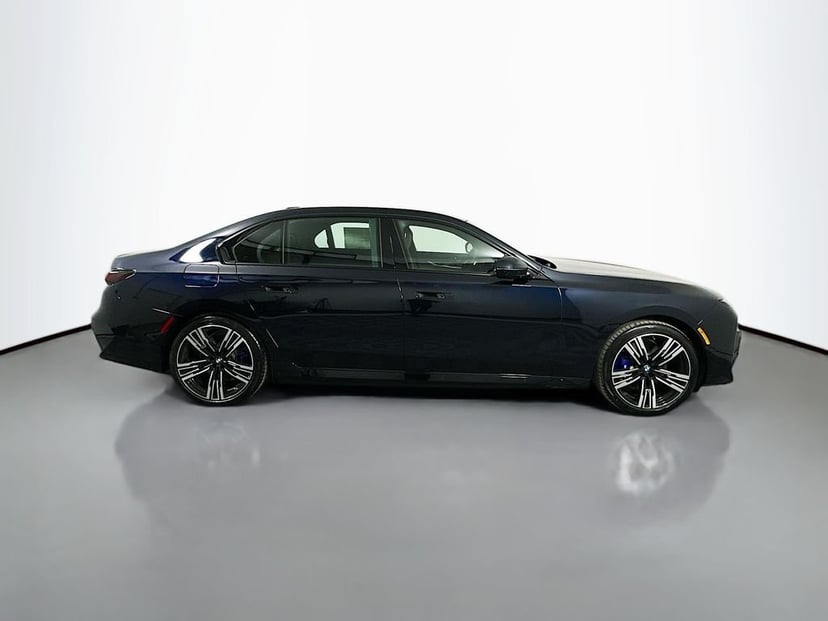2025 BMW i7 - Image 4