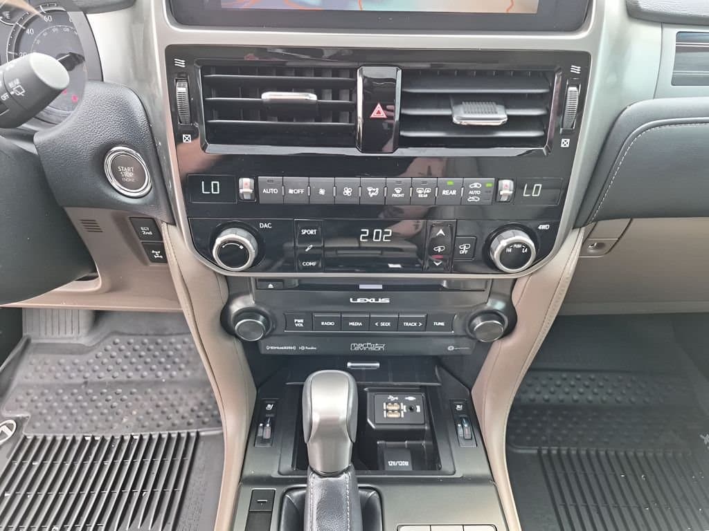 2022 Lexus GX - Image 40