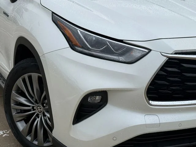 2021 Toyota Highlander Hybrid - Image 3