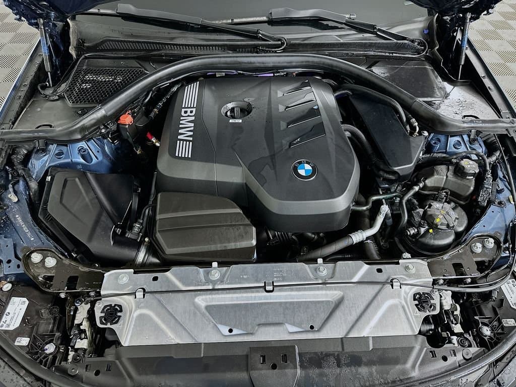 2025 BMW 3 Series - Image 31