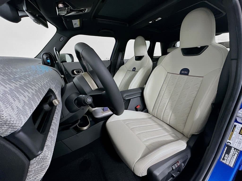 2025 MINI COOPER - Image 17