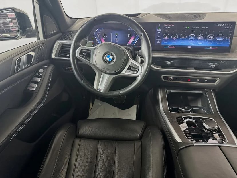 2023 BMW X7 - Image 28