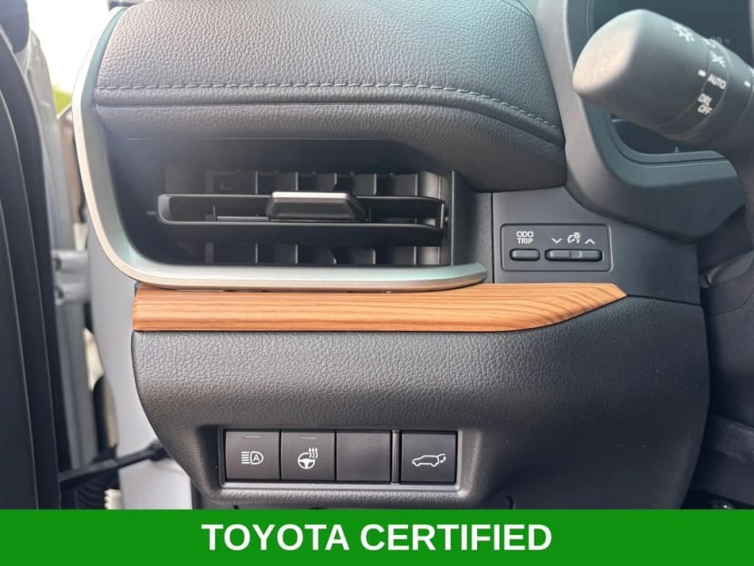 2025 Toyota Grand Highlander - Image 21