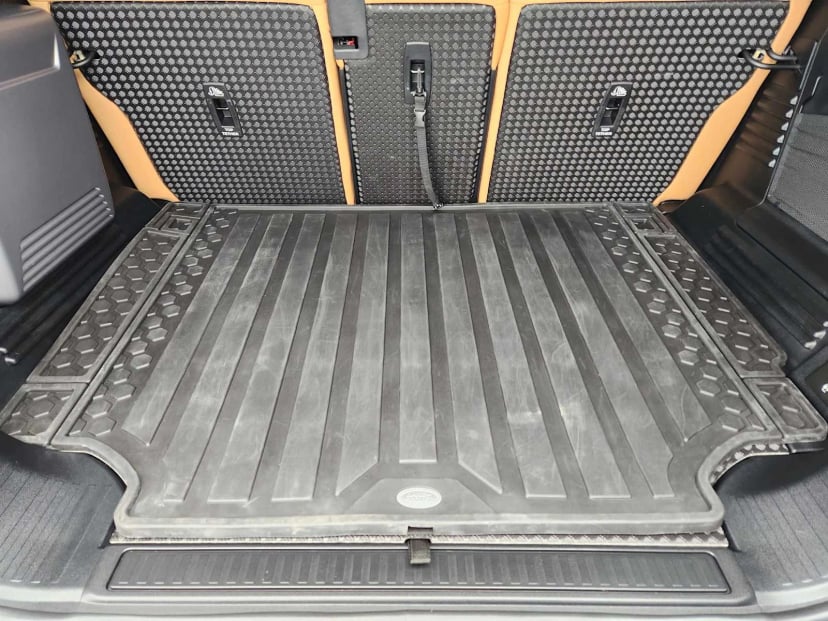 2024 Land Rover Defender - Image 33