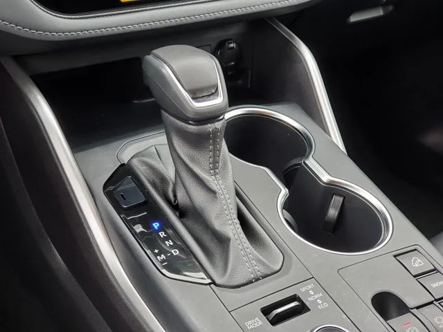 2025 Toyota Highlander - Image 19