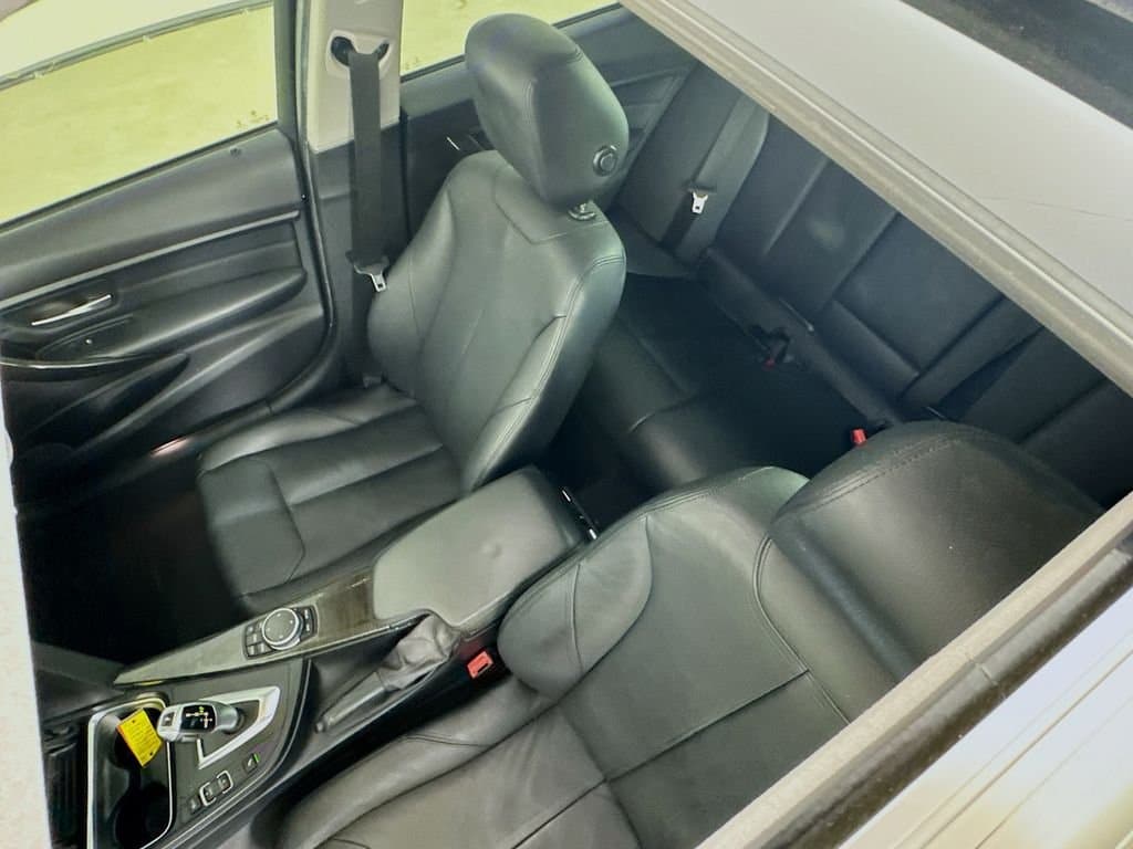 2015 BMW 3 - Image 28