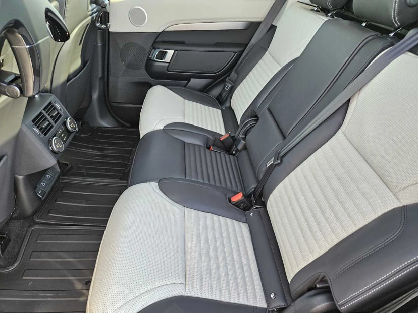 2026 LAND ROVER Discovery - Image 25