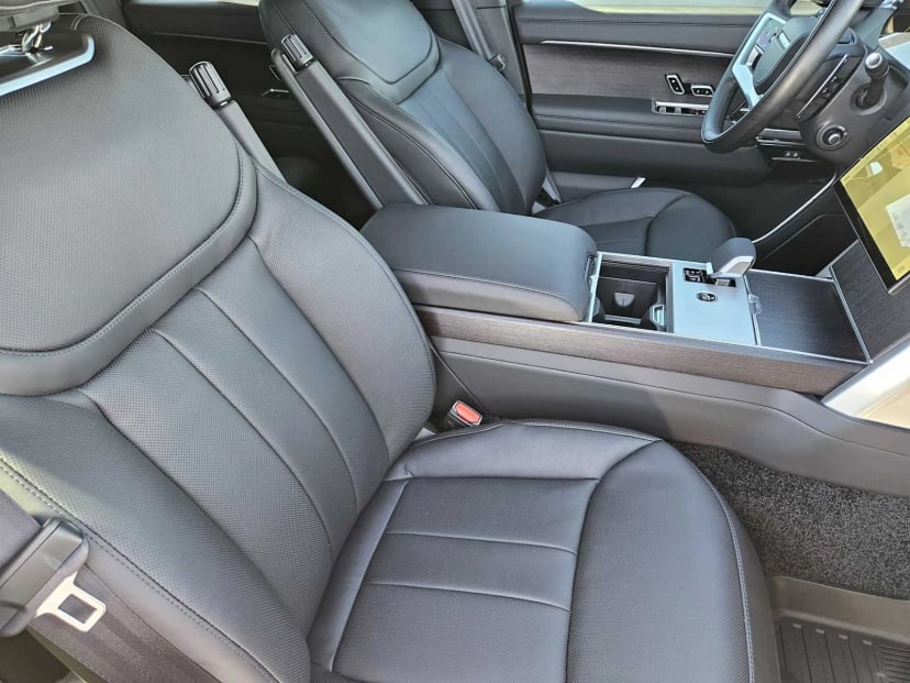 2026 LAND ROVER Range Rover - Image 12