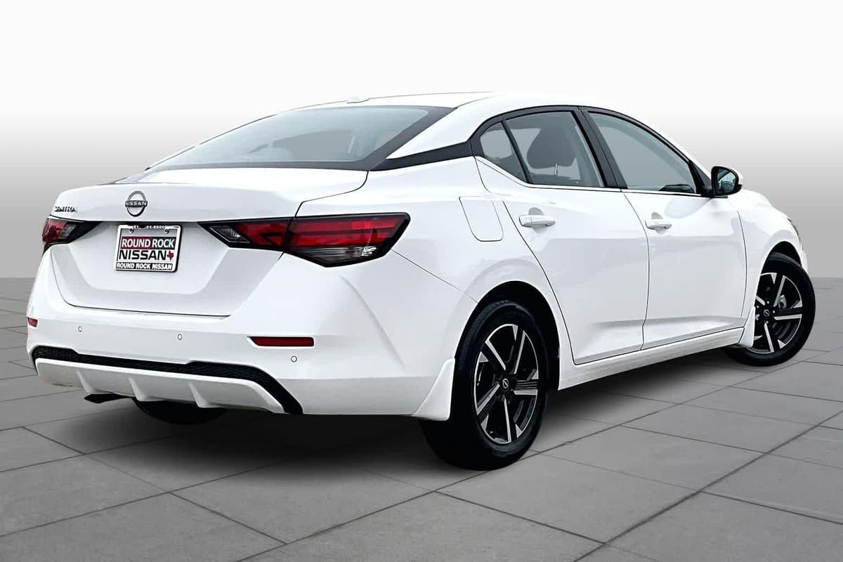 2025 Nissan Sentra - Image 13