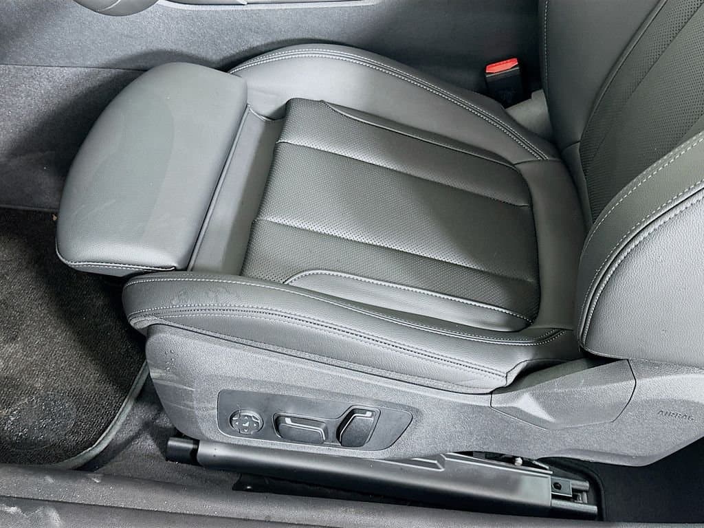 2025 BMW 4 Series - Image 20