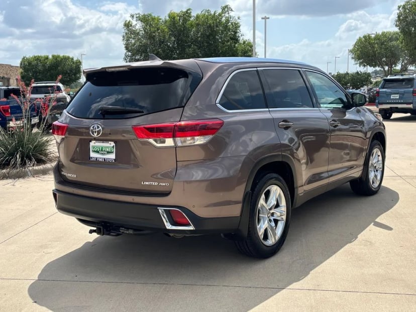 2017 Toyota Highlander - Image 4