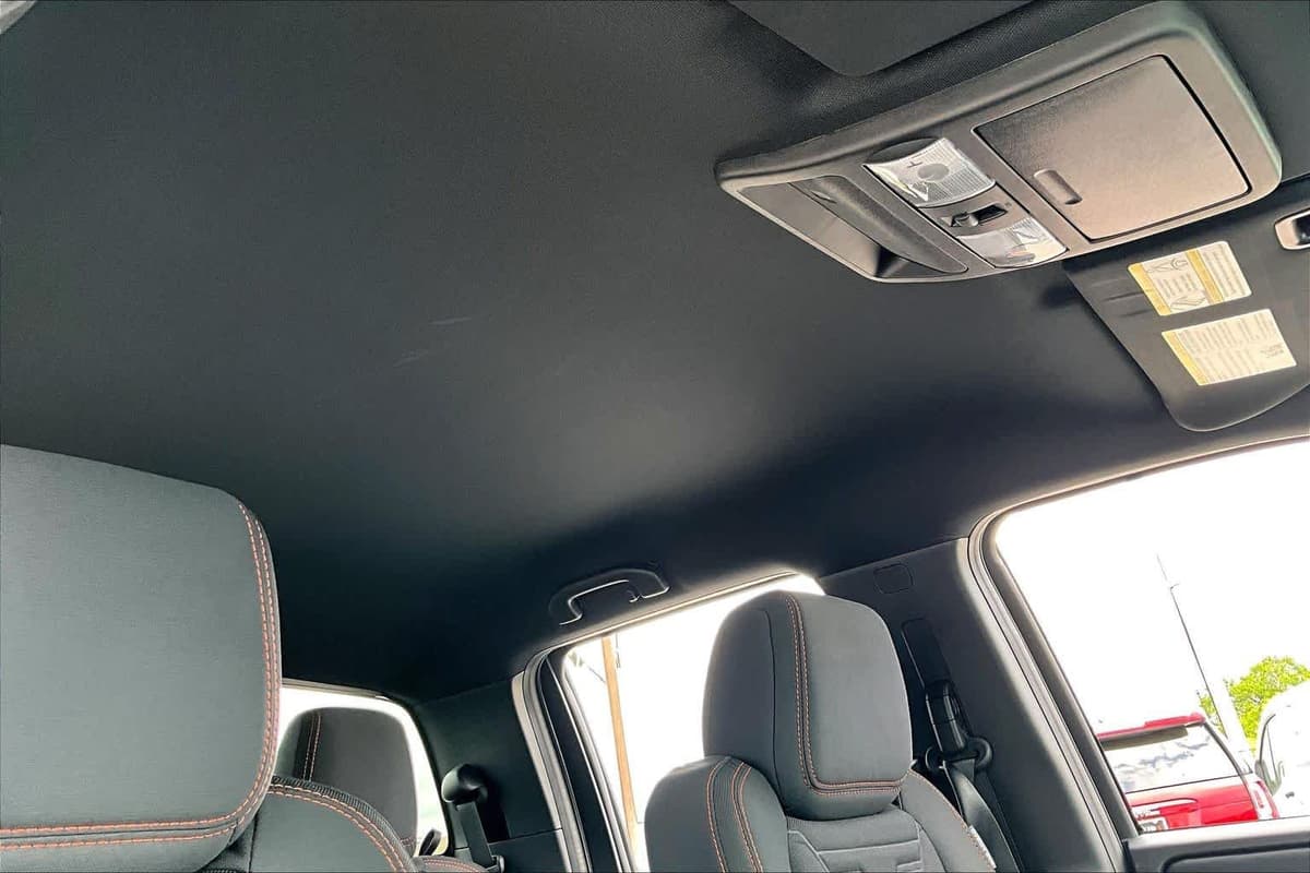 2025 Nissan Frontier - Image 14