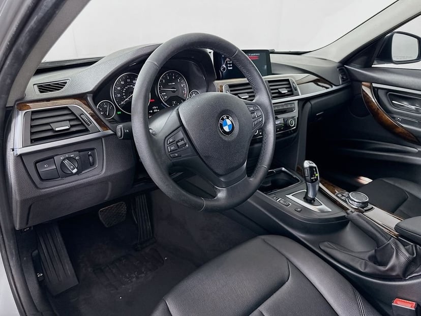 2016 BMW 3 Series - Image 9