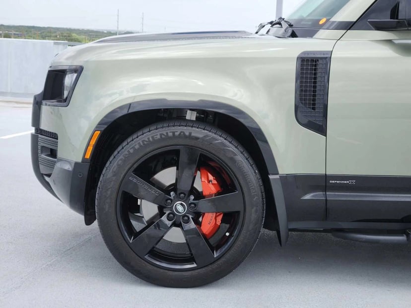2025 Land Rover Defender - Image 9