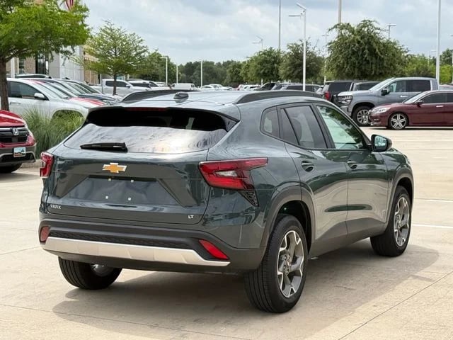 2025 Chevrolet Trax - Image 4